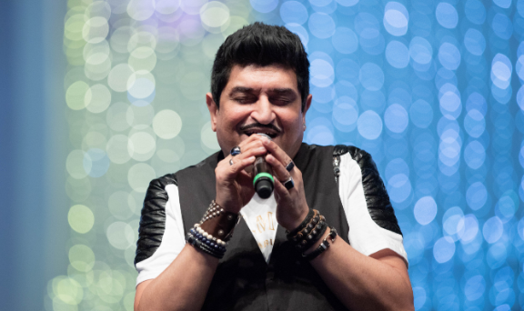 Neeraj-Sridhar-Live-in-Concert-at-Bollywood-Park-Dubai-for-BIG-ZEE-DIWALI